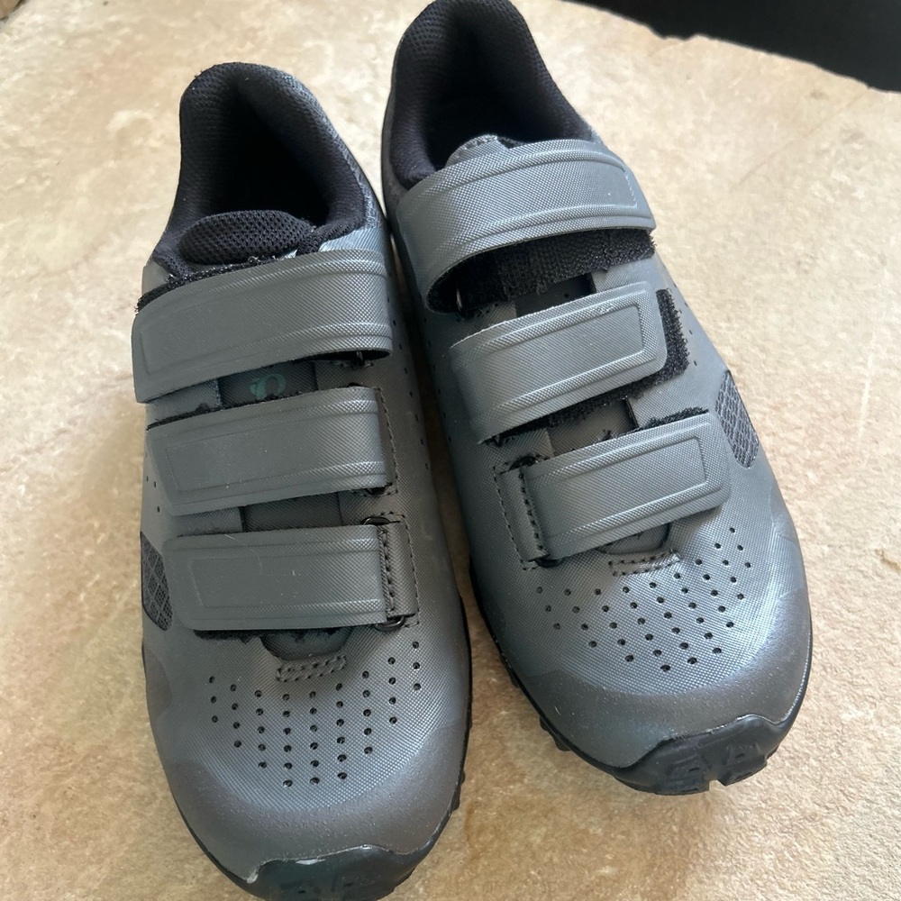 Pearl Izumi cycling shoes women’s size 6